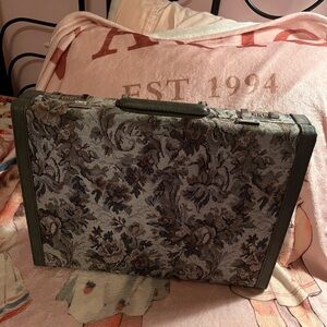 NWOT Ladies vintage tapestry briefcase